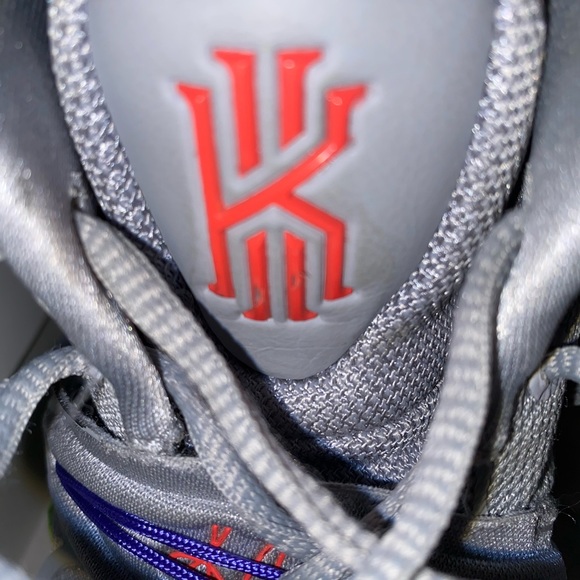 Nike Kyrie 5 Wolf Gray Lime, Size 6Y (5.5 ladies) /2019 Ltd. Edition Kyle Irving - Picture 3 of 10